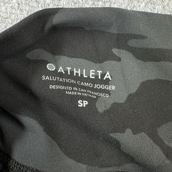 Athleta Salutation Camo Joggers Women’s Size SP Small Petite Gym Yoga Pants - Picture 6 of 9